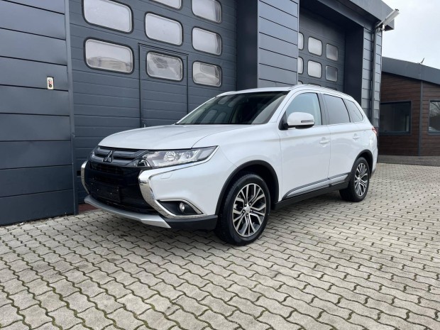 Mitsubishi Outlander 2.2 DI-D Instyle Navi 4WD...