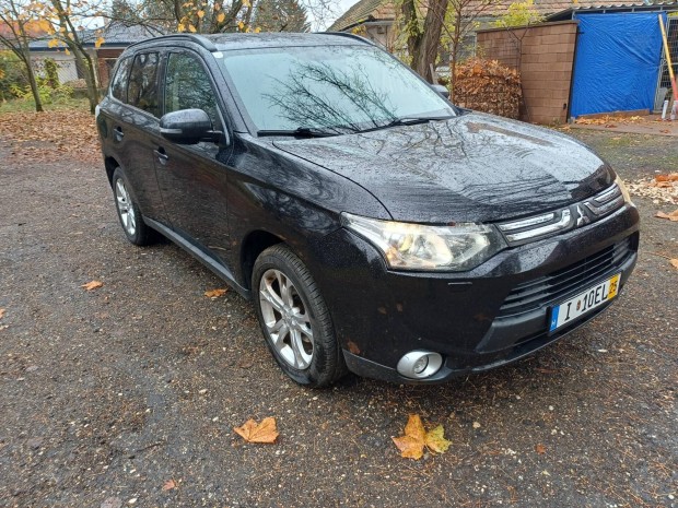 Mitsubishi Outlander 2.2 DI-D Instyle Navi 4WD...