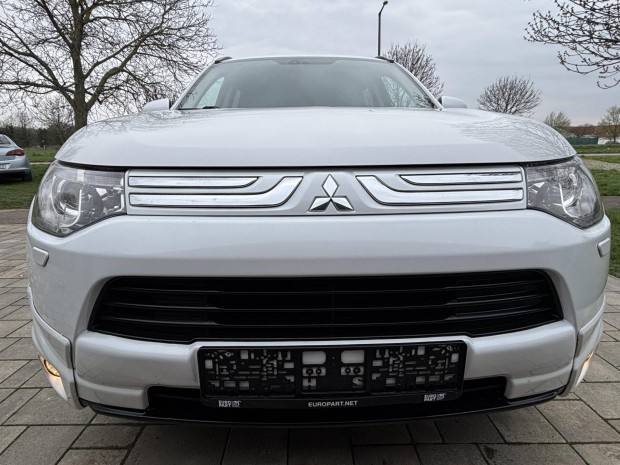 Mitsubishi Outlander 2.2 DI-D Instyle Navi 4WD...