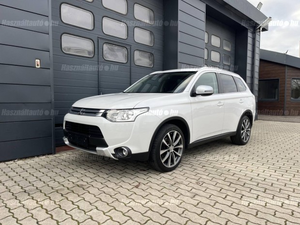 Mitsubishi Outlander 2.2 DI-D Instyle Navi 4WD...