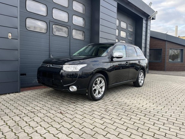 Mitsubishi Outlander 2.2 DI-D Instyle Navi 4WD...