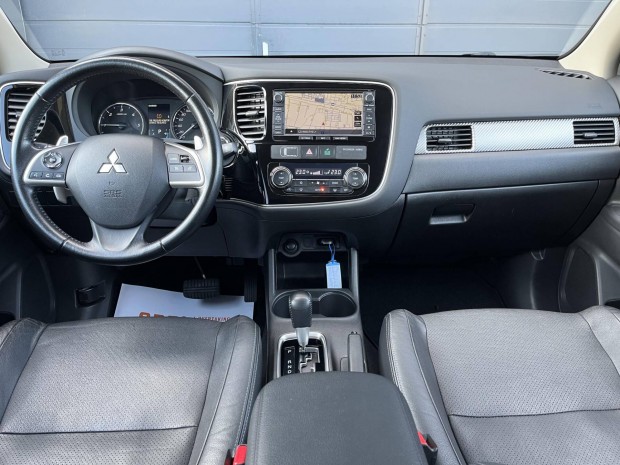 Mitsubishi Outlander 2.2 DI-D Instyle Navi 4WD...