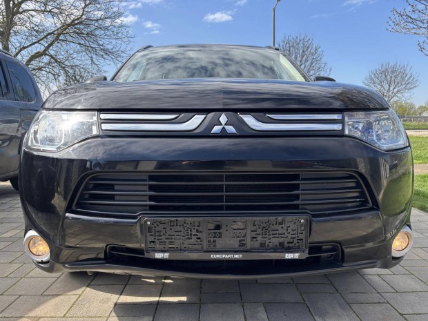 Mitsubishi Outlander 2.2 DI-D Instyle Navi 4WD...