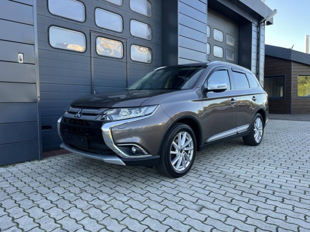 Mitsubishi Outlander 2.2 DI-D Instyle Navi 4WD...
