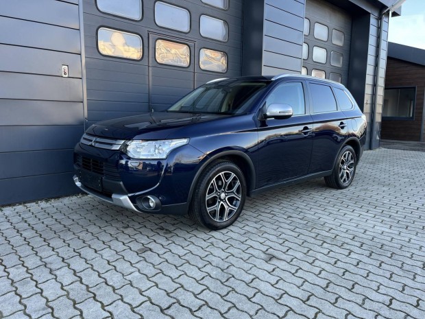 Mitsubishi Outlander 2.2 DI-D Instyle Navi 4WD...