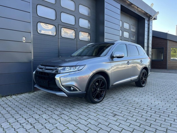 Mitsubishi Outlander 2.2 DI-D Instyle Navi 4WD...