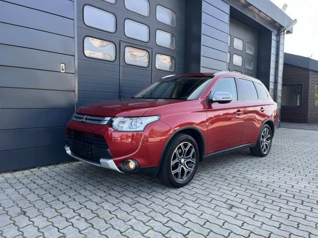 Mitsubishi Outlander 2.2 DI-D Instyle Navi 4WD...