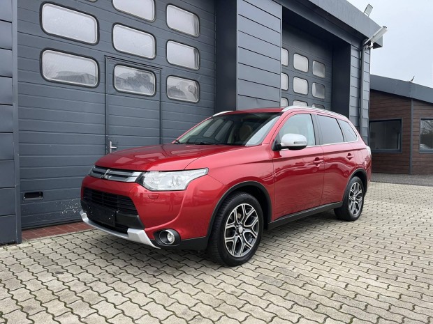 Mitsubishi Outlander 2.2 DI-D Instyle Navi 4WD...