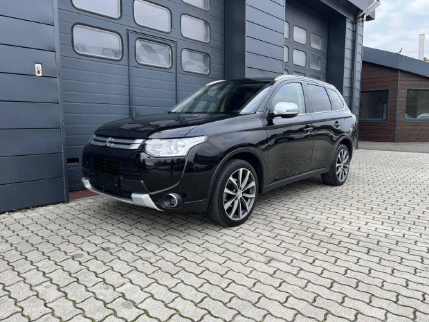 Mitsubishi Outlander 2.2 DI-D Instyle Navi 4WD...