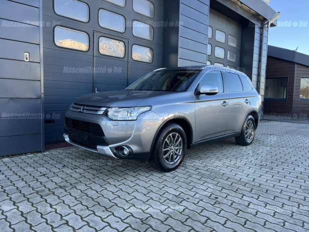 Mitsubishi Outlander 2.2 DI-D Instyle Navi 4WD...