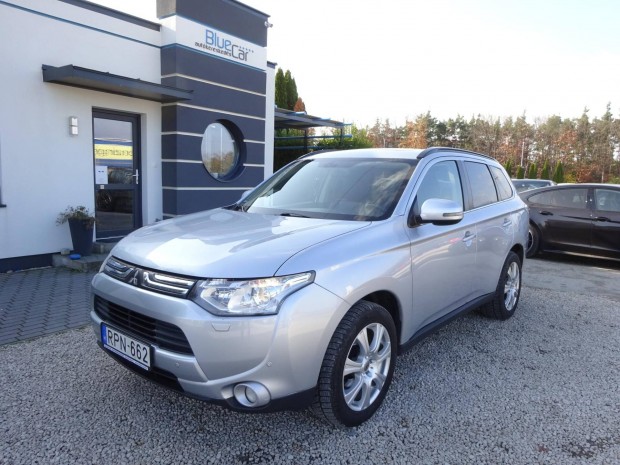 Mitsubishi Outlander 2.2 DI-D Intense Plus 4WD...