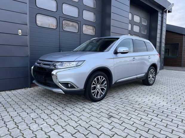 Mitsubishi Outlander 2.2 DI-D Intense Plus 4WD...