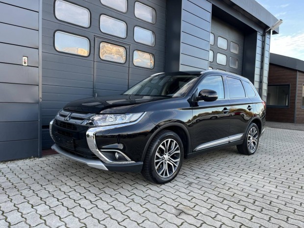 Mitsubishi Outlander 2.2 DI-D Intense Plus 4WD...