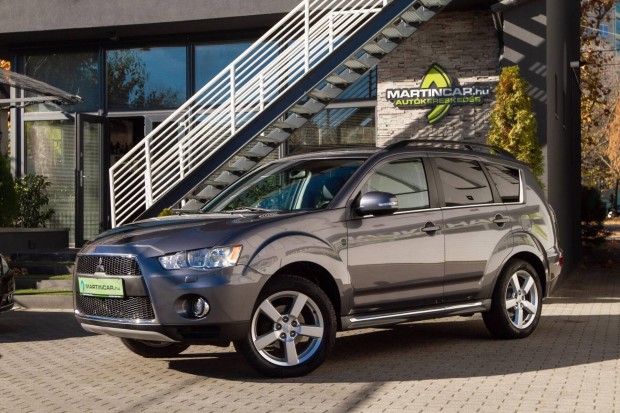 Mitsubishi Outlander 2.2 DI-D Intense Plus 4WD...