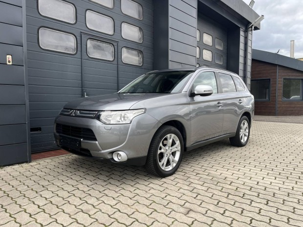Mitsubishi Outlander 2.2 DI-D Intense Plus 4WD...