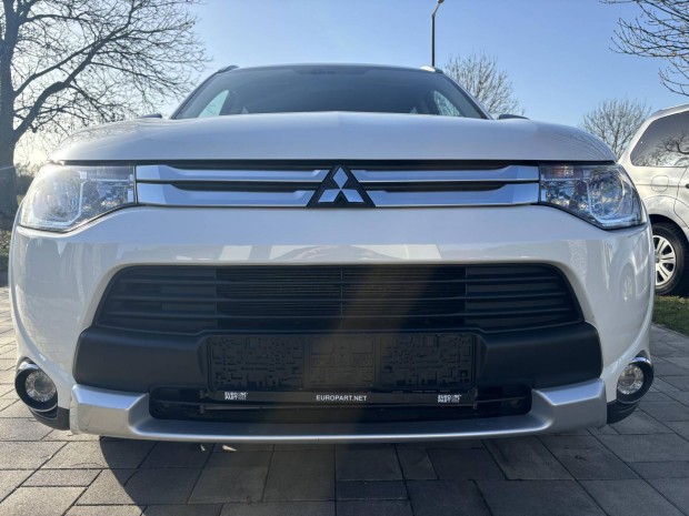 Mitsubishi Outlander 2.2 DI-D Intense Plus 4WD...