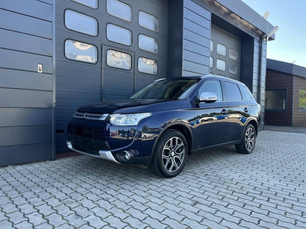 Mitsubishi Outlander 2.2 DI-D Intense Plus 4WD...