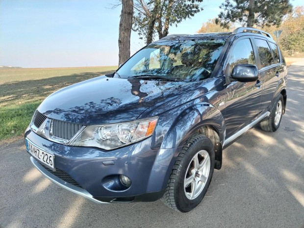 Mitsubishi Outlander 2.2 DI-D Intense Plus 7 Sz...