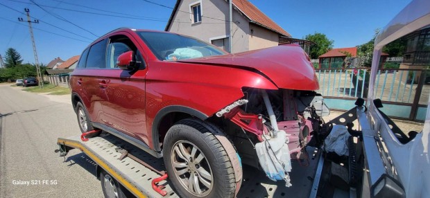 Mitsubishi Outlander 2.2 DI-D Invite 4WD 7 szem...