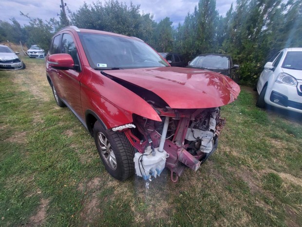 Mitsubishi Outlander 2.2 DI-D Invite 4WD 7 szem...