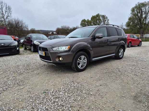 Mitsubishi Outlander 2.2 D Intense Plus 4WD V�g...