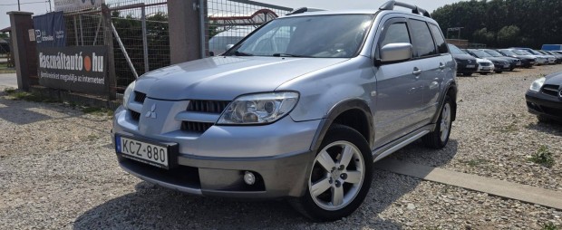 Mitsubishi Outlander 2.4 Intense 4WD 4X4 Manuál...