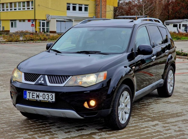 Mitsubishi Outlander 2.4 Invite CVT Keyless-NAP...
