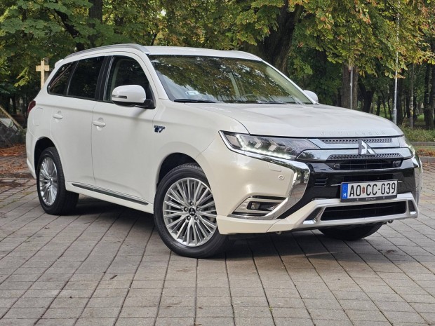 Mitsubishi Outlander 2.4 Phev Elegance 4WD CVT...