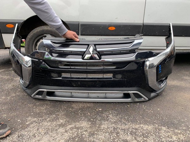 Mitsubishi Outlander III (2016-2021) első lőkháritó króm