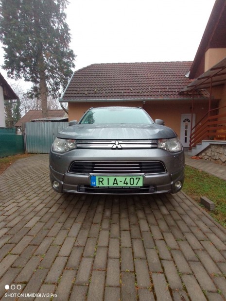 Mitsubishi Outlander Phev Instyle Navi 4WD CVT új akkupakk,