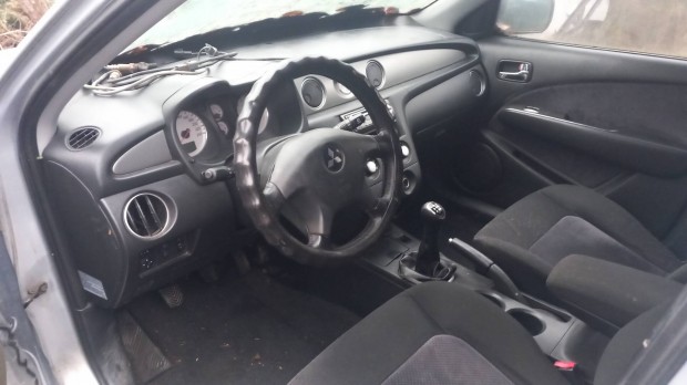 Mitsubishi Outlander alkatr�szek 