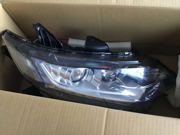 Mitsubishi Outlander fényszóró első jobb 8301C854
