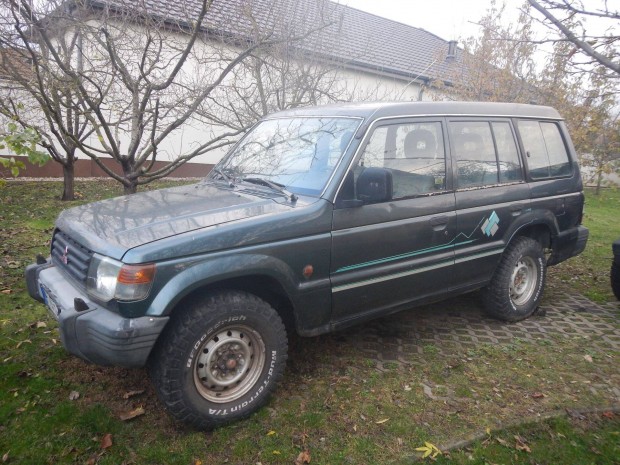 Mitsubishi Pajero 2,5 TD Zöld színű