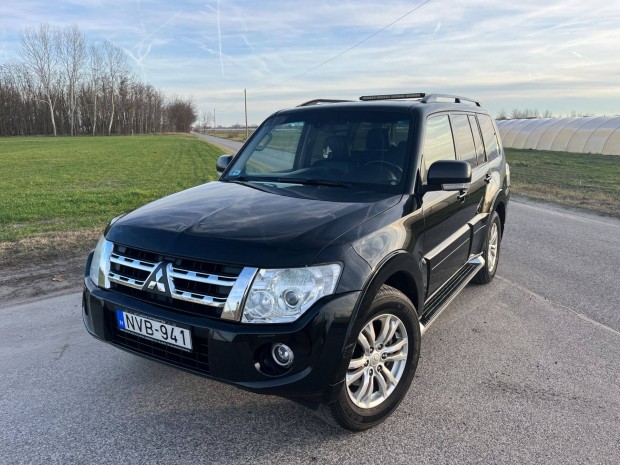 Mitsubishi Pajero 3.2 DI-D Instyle Navi Aut. 3,5T Vontatás! 7 személy!