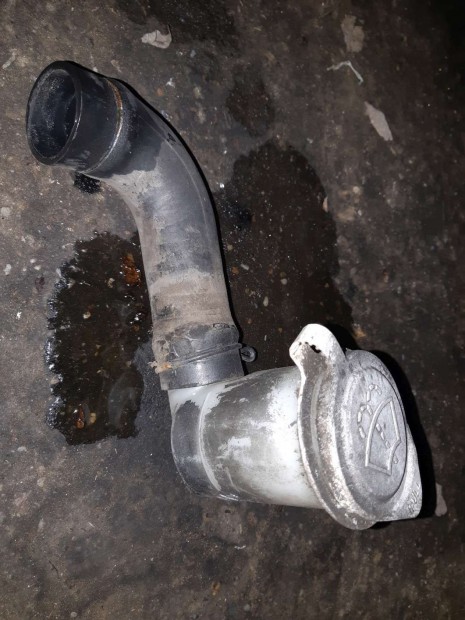 Mitsubishi Pajero Ablakmos� Folyad�k Bet�lt�