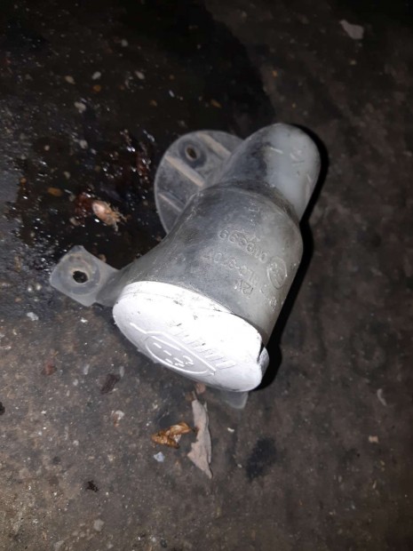 Mitsubishi Pajero Ablakmos� Folyad�k Bet�lt�