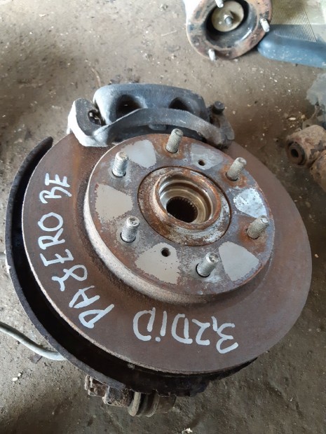 Mitsubishi Pajero Bal Els� Csonk�llv�ny Ker�kaggyal + F�knyereg + ABS