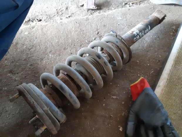 Mitsubishi Pajero Bal Els� Leng�scsillap�t� + Rug�