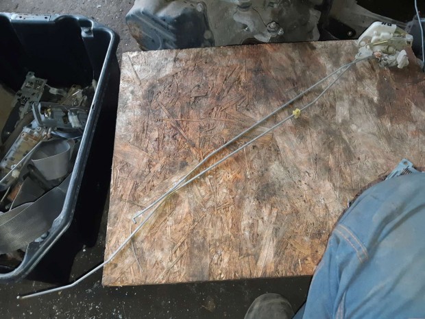 Mitsubishi Pajero Bal H�ts� Ajt� Z�rszerkezet