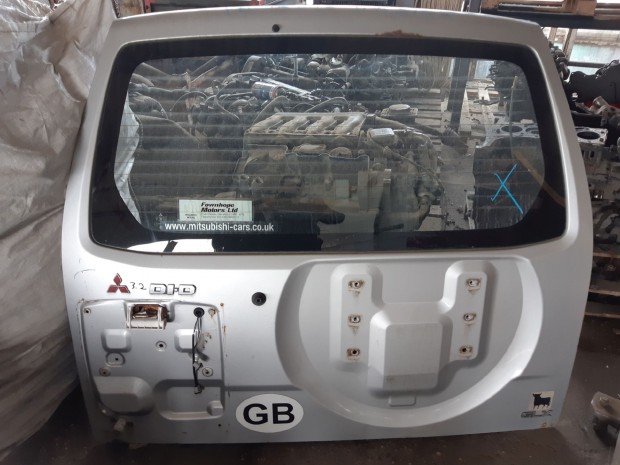 Mitsubishi Pajero Csomagt�r Ajt�