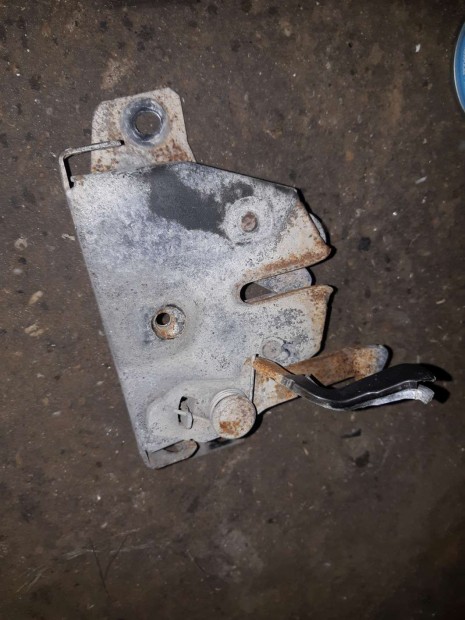 Mitsubishi Pajero Csomagt�rajt� Z�r