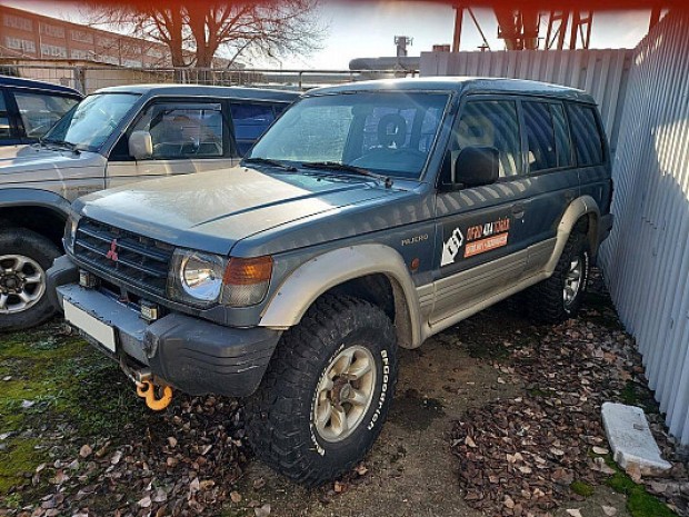 Mitsubishi Pajero II 2 MK2 2.5 d TD 4D56-TD motor váltó osztómű difi