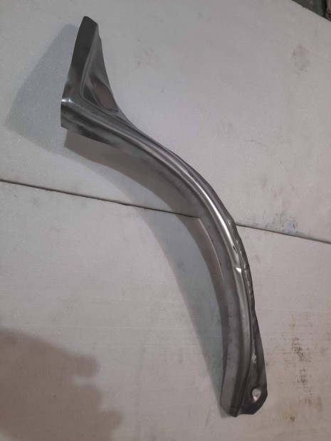 Mitsubishi Pajero II - '91-'99 V20-V40 �tajt�s h�ts� elem