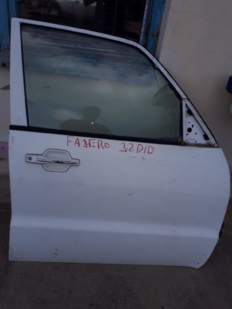 Mitsubishi Pajero Jobb Első Ajtó