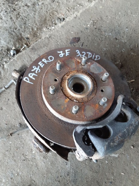 Mitsubishi Pajero Jobb Els� Csonk�llv�ny Ker�kaggyal + F�knyereg +