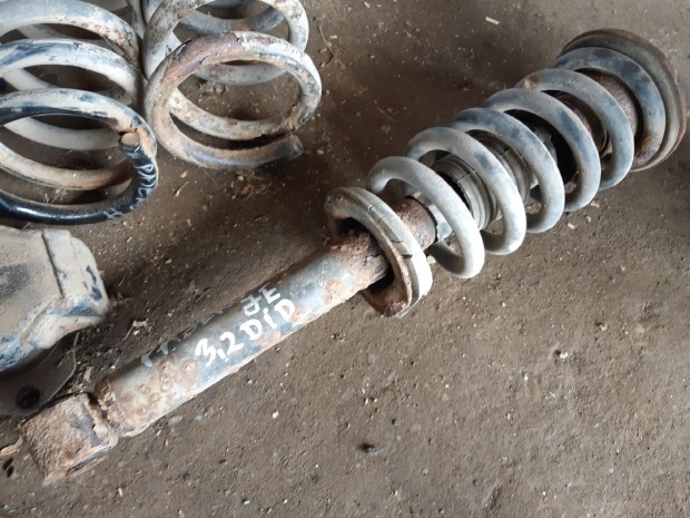 Mitsubishi Pajero Jobb Els� Leng�scsillap�t� + Rug�