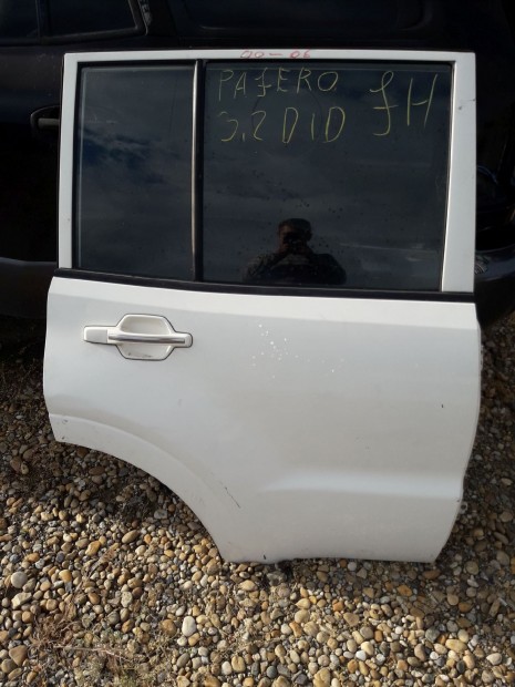 Mitsubishi Pajero Jobb H�ts� Ajt�