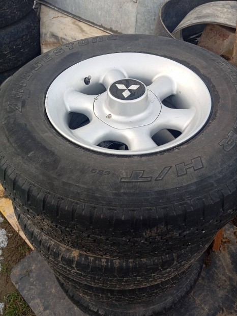 Mitsubishi Pajero L200 alufelni garnit�ra 