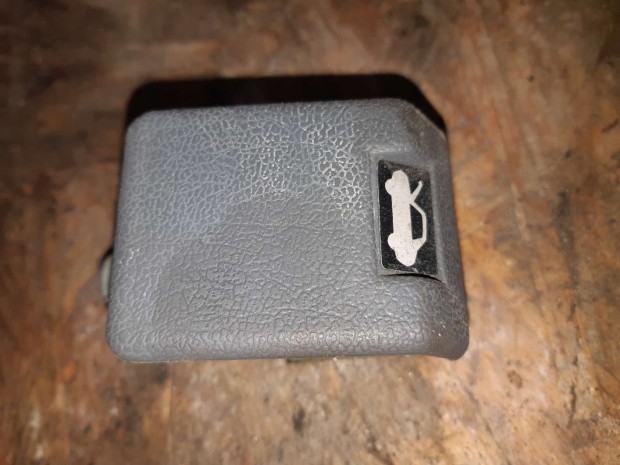 Mitsubishi Pajero Motorh�ztet� Nyit�