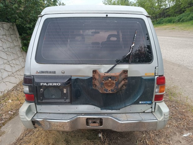 Mitsubishi Pajero alkatresznek egyben eladó.